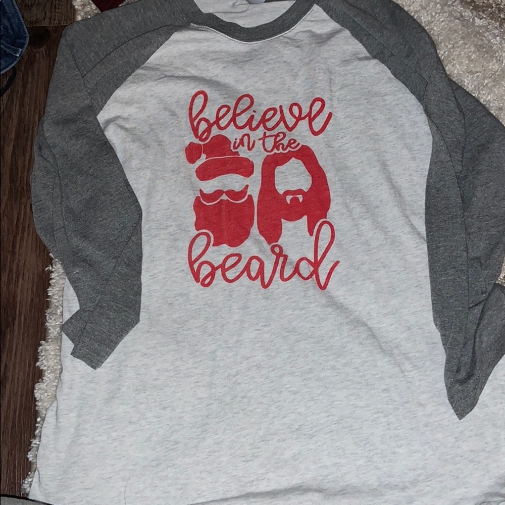 Quarter length sleeve t-shirt with print